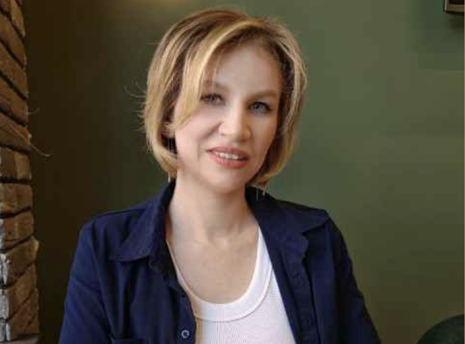 Кохана, нарешті здійсниться моя мрія! Продавай квартиру, машина чекати не буде, я вже про все домовився. Я, як стояла, так і сіла. Це друга мрія чоловіка і якщо я знову його підведу? Я й досі не можу забути, як це сталося вперше. Моя мама дуже багато років в Італії, вона мені заробила на квартиру і оплатила моє навчання в мед університеті. За всіма мірками я вважалася завидною нареченою, але вирішила, що обиратиму хлопця, який так само має майно. Віктор теж мав свою власну квартиру, яку йому купила мама, яка теж роки в Італії. Вона дала синові й юридичну освіту. Коли ми познайомилися, то Віктор не так ходив на роботу, як «набувався досвіду». В його професії це дуже важливо і я так само вирішила, що працюватиму в косметологічному салоні, там і роботи не багато і зарплата хороша. Ми почали зустрічатися і далі одружилися.