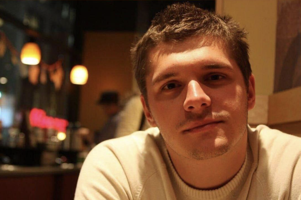 Батько ніколи не признавав мене й казав, що я не його син. Ніколи не міг збагнути в чому ж завинив перед ним? Проте тільки зараз, коли мені виповнилось 30, він зізнався та розповів правду…