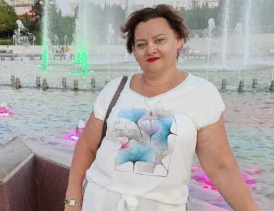 Марія Федорівна жила за шістдесят кілометрів від родин сина та доньки. До пенсії їй було ще близько десяти років, тож жінці доводилося працювати, що вона не дуже прагнула робити. Проте, оскільки іншого виходу вона просто не мала, їй довелося їздити на роботу в місто, де жили її діти. Спочатку жінку пускала до себе донька Стефанія, яка жила у двокімнатній квартирі з чоловіком та двома дітьми, але потім з проживанням стали виникати проблеми. В одну із субот Марія Федорівна зателефонувала синові Володимиру і приголомшила його новиною…