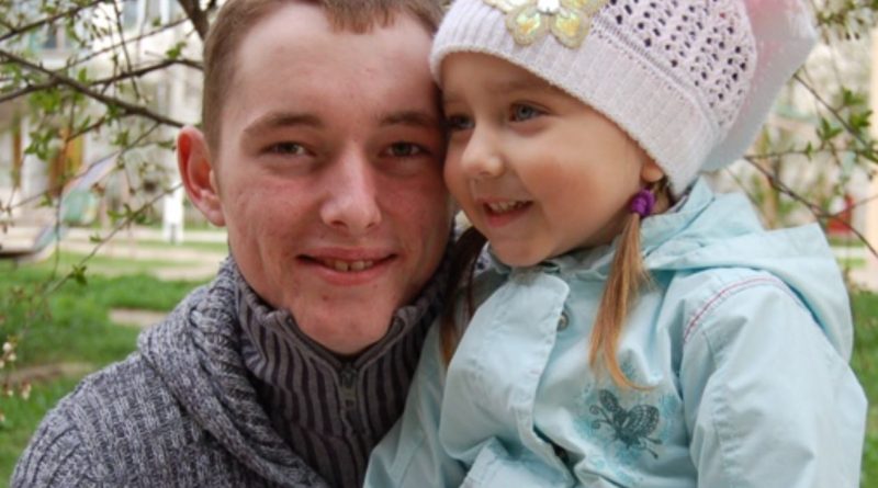 — Візьми провину брата на себе, — благала мати. — У нього дружина вагітна, а про тебе ніхто не буде сумувати