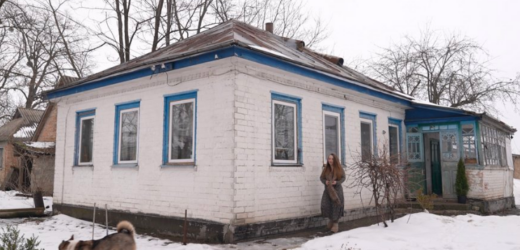 Я завжди мріяла жити в селі. Звичайно, не в зовсім глухому і занедбаному, а в нормальному селищі.  До сорока років мені, все ж, вдалося вмовити чоловіка на переїзд. Дочка вже вийшла заміж і жила окремо, мама моя з нами їхати не погодилася, залишилася в своїй міській квартирі, звикла, каже, до цивілізації.