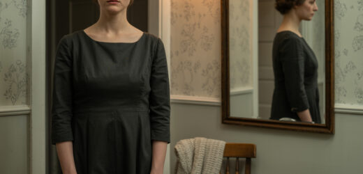 — Твоя зустріч випускників… чоловік кинув на стіл запрошення.— У суботу. — Ти ж підеш? — Тільки приведи себе до ладу, а то виглядаєш як ЩОЙНО з “курника” вилізла. .. “не ганьби” сім’ю. Слова”вдарили” під дих..