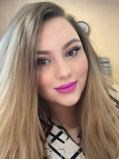 Після чергування вона летіла на заняття, як на крилах. З нетерпінням чекала на наступне чергування. Юрій Борисович не був сліпим, зауважував, звичайно, закохані погляди смішної та милої медсестри. Люся щоразу на чергування з Юрієм Борисовичем намагалася приготувати щось смачне. Він сказав, що навіть у його мами так смачно не виходить. Люся почервоніла від насолоди. А потім…