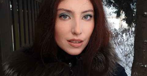 — Мила Надійко, сонечко, після танцю з тобою я ніяк не можу прийти до тями! Я сходжу від тебе з розуму, закохався, як школяр, навіть смішно. Скажи, я тобі подобаюся? Ти б хотіла ще раз зустрітися, вдвох наодинці, тільки ти і я? У Наді вмить пересохло в горлі, а серце стукотіло, як божевільне. Їй хотілося кричати на весь світ: «Дурненький! Та я мрію про це!». Але вона лише тихо кивнула і так на нього подивилася, що все стало зрозуміло без слів!