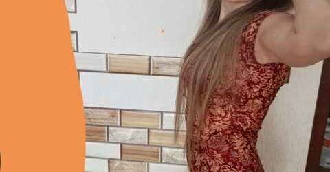 Я вийшла на своїй зупинці разом із цим телефоном у руці — і з дивним відчуттям у грудях. Знаєш таким, коли наче ніхто не бачить, але тобі все одно соромно.