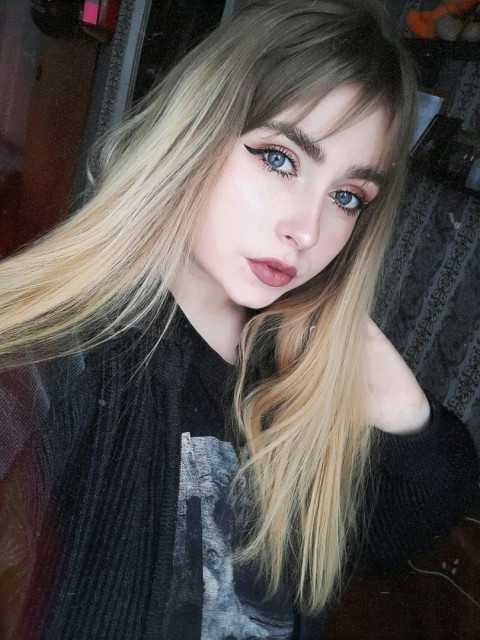 Всі знали, що Юлі скоро не стане. І вона теж знала. Тому й мучила всіх: батьків, сестру, лікарів… Не спеціально мучила, просто не могла інакше – хотіла встигнути отримати від життя якомога більше, боялася щось упустити.