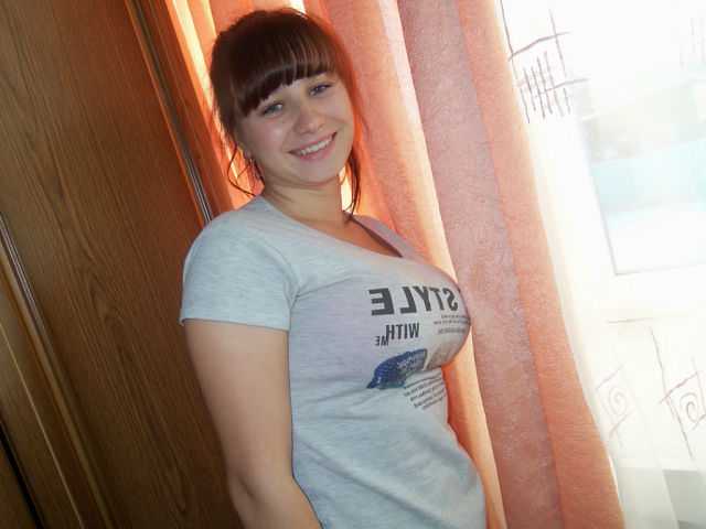 Чому я маю віддати гроші? У нас із тобою нічого немає. Ми мріяли про квартиру або будинок у межах міста. До цього залишилося зовсім небагато. Ти пропонуєш нам все віддати. – Але ж це батькам! А квартиру ми маємо. – У нас квартири немає, ця належить твоїй мамі. Хіба ж не так? А поки твої родичі розрахуються з іпотекою, наша дитина вже виросте. А окремий простір йому потрібний зараз.