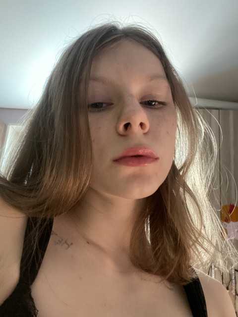 ― Все буде добре. Ми впораємося. Почалися тривалі процедури. Але її результати не підбадьорювали. На останньому візиті у спеціаліста Володимир почув: ― Шанс стати батьком у вас є, але дуже маленький. Вам потрібно сподіватись на диво.