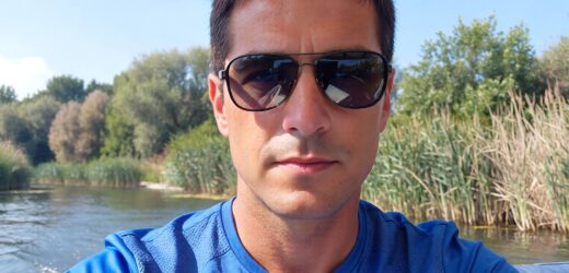 — Ось вийду на пенсію, Зоє, і заживемо, — казав він, мрійливо дивлячись у стелю, де вже пів року висіла криво прикручена люстра. Ти в мене як королева будеш приходити. Але реальність виявилася значно іншою за мої очікування. Перший тиждень Михайло чесно відсипався, радісно насолоджуючись безділлям.Але це були ще квіточки…через час, розкопавши його справжнє минуле,я обн іміла…….Я ще не знала з ким зв’язалася..