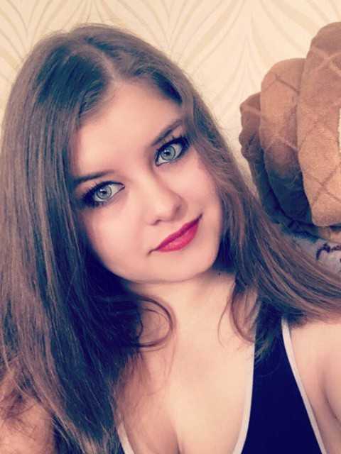 Женя не працювала вже п’ять років. Як пішла з сином у декрет, так з нього й не вийшла. Це не було її рішенням, на тому, щоб вона сиділа вдома, наполіг її чоловік. Сама Женя мріяла вийти на роботу, але Ігор сказав, що в цьому немає сенсу.