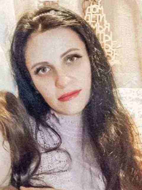 Мені було дуже боляче чути такі слова. Але, як не подивися, у чомусь Дмитро мав рацію. Він хоче дітей… а я не можу їх йому подарувати.