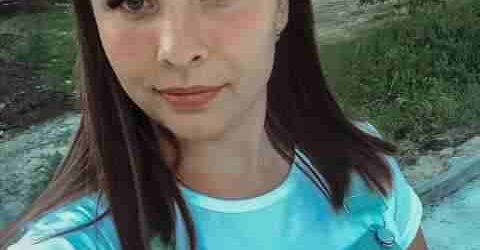 – Навіщо ти приїхала? – мати тримала двері ногою, трохи прочинивши, – Як мені тепер людям в очі дивитися? Не дочка ти мені.