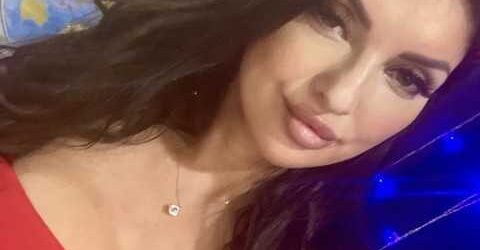 – Стривайте! – Вигукнула Оля і скривилася. – Я ще не все вам розповіла. Йому не можна мене кохати. У жодному разі не можна. І тому і ви маєте допомогти мені. Ви повинні відмовити його… Розумієте? – Ні… – пробурмотів здивовано Василь. – Чогось я не зрозумію, дівчино? Ви що, чимось серйозно хворієте? Що вас таку не можна любити. – Ну, чому одразу – хворію? – Оля зробила страждальне обличчя. – Не в цьому річ.