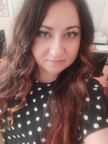 — Женю, не хвилюйся, все буде гаразд, — знову намагався заспокоїти наречену Михайло. Але Женя, розчервоніла чи то від морозу, чи то від переживань, уперши руки в боки, скинула головою. — Ні, Мішо, не буде нормально. Не буде. Не з твоєю мамою. Ти мені що казав, коли на знайомство вів, га? «Не хвилюйся, мама прийме будь-який мій вибір»