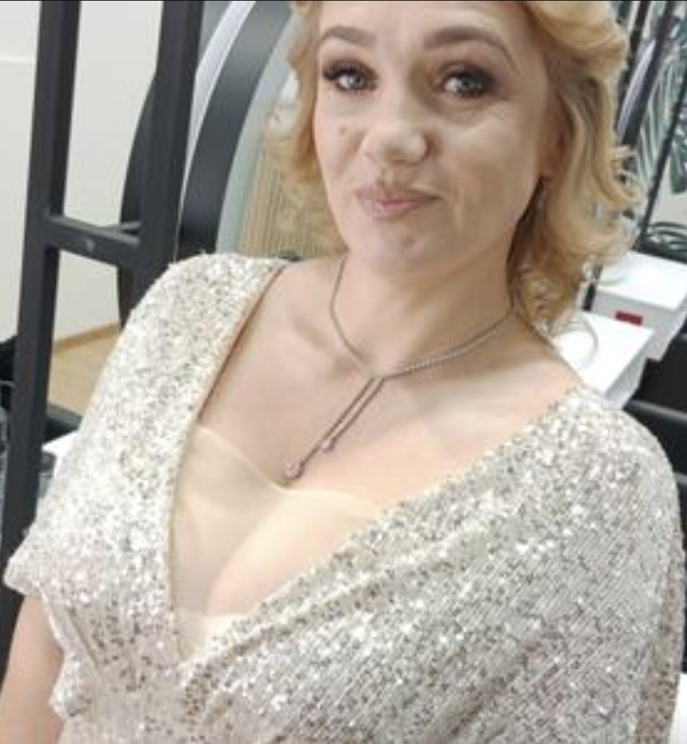 Я приїхала з Італії лише тиждень тому додому, і планую бути всього три тижні, треба на роботу повертатися. А у свата мого ювілей, 55 років.