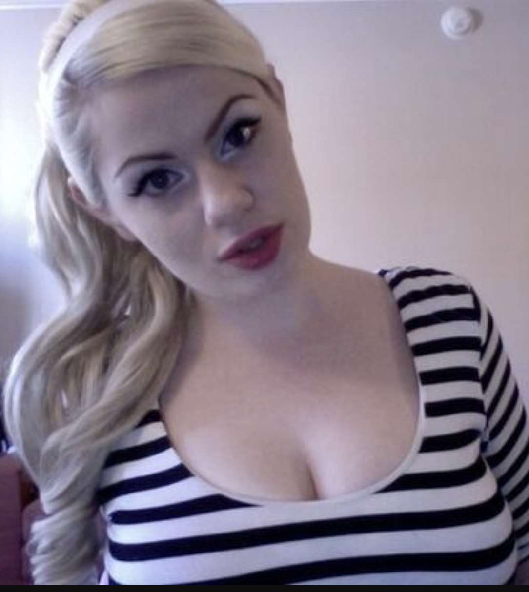 Заміж Олена вийшла рано. Нагулятися не встигла, а потім до неї прийшло усвідомлення, що можна надолужувати втрачене. Та й не міг її Андрійко-розумник, який по вуха засів у своїй науці, гідно поводитися з нею, тобто, як з королевою. От і шукала Олена шанувальників на боці…