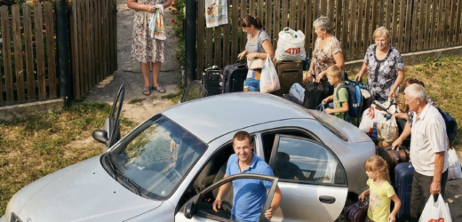 – Ми до вас відпочивати, – заявив зять. Теща радісно посміхнулася, але усмішка швидко згасла, коли з машини висипала вся непрохана рідня зятя