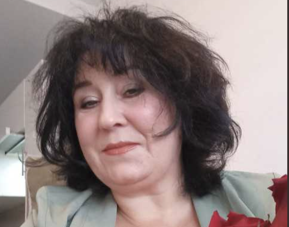 Минулої п’ятниці ми з моєю подругою Олею сиділи у неї на кухні й пили чай. Вона насмажила своїх фірмових пиріжків з лівером. Ми обговорювали якісь звичайні побутові справи, і тут вона висуває просто геніальну ідею. Виявляється, у її чоловіка є старий друг, який кілька років тому овдовів. Йому п’ятдесят вісім років, живе у своїй великій трикімнатній квартирі зовсім сам. Чоловікові нудно на старості років, і він активно шукає собі нову супутницю життя. І Оля цілком серйозно запропонувала мені розглянути його кандидатуру. Я відразу сказала, що мені взагалі ніхто не потрібен. Мені зараз п’ятдесят чотири роки, і я вже три роки живу одна в повному спокої.