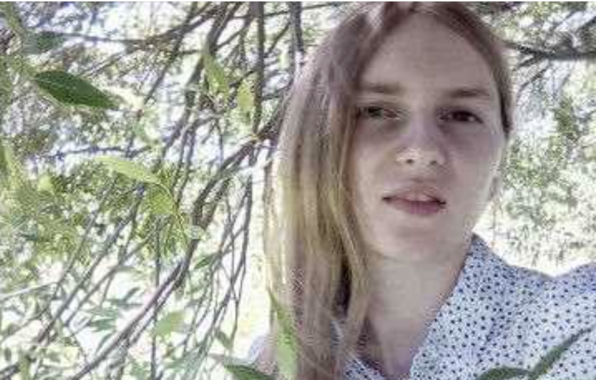 Чоловік не прийшов додому ночувати. Іра обдзвонила його друзів, а під ранок почала дзвонити в швидку і поліцію. Над нею посміялися – жінко, ну, загуляв ваш чоловік, з ким не буває! Іра не вірила, що Семен може так вчинити – він був людиною порядною, не міг він просто так зникнути. Вранці вона не витримала, взяла сина і пішла в поліцейську дільницю. Залишити сина було ні з ким – обоє вони з Семеном рано залишилися без батьків і, по суті, у них нікого і не було, крім один одного. Коли вони познайомилися, Семен так і сказав: -Нам нема за кого триматися, тож будемо триматися один за одного. Вони й трималися. Разом мріяли про те, як побудують кар’єру, куплять будинок, будуть подорожувати…