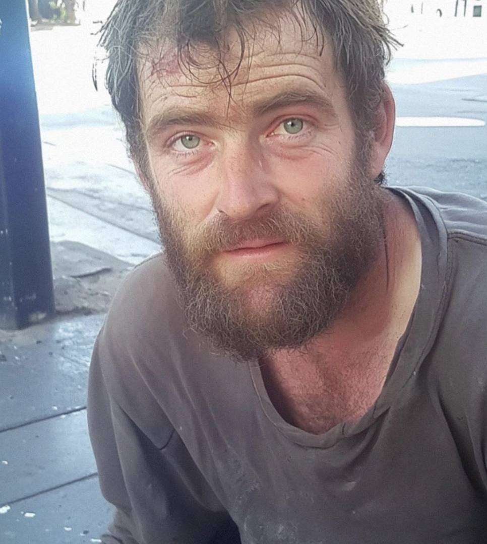 Я вийшла заміж за безхатченка назло батькам — а через місяць повернулася додому й завмерла від шоку від побаченого