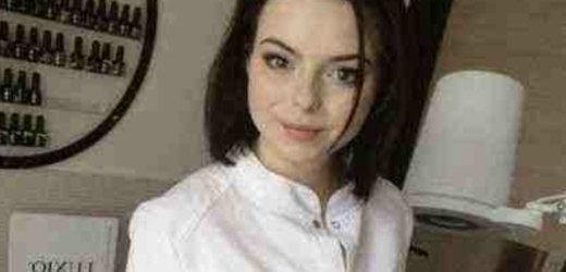 Олеся стояла в передпокої, не вірячи своїм вухам. Її свекруха, Світлана Сергіївна, щойно заявила, що квартира покійної бабусі Зої дістанеться не їй, а Олені — дружині молодшого сина. — Світлано Сергіївна, але ви ж обіцяли, — голос Олесі затремтів від образи. — Ви самі казали: якщо я доглядатиму за бабусею Зоєю до самого кінця, квартира буде наша з Мішею. Свекруха стиснула губи і відвела погляд. На її обличчі не було ні тіні збентеження — тільки холодна рішучість.