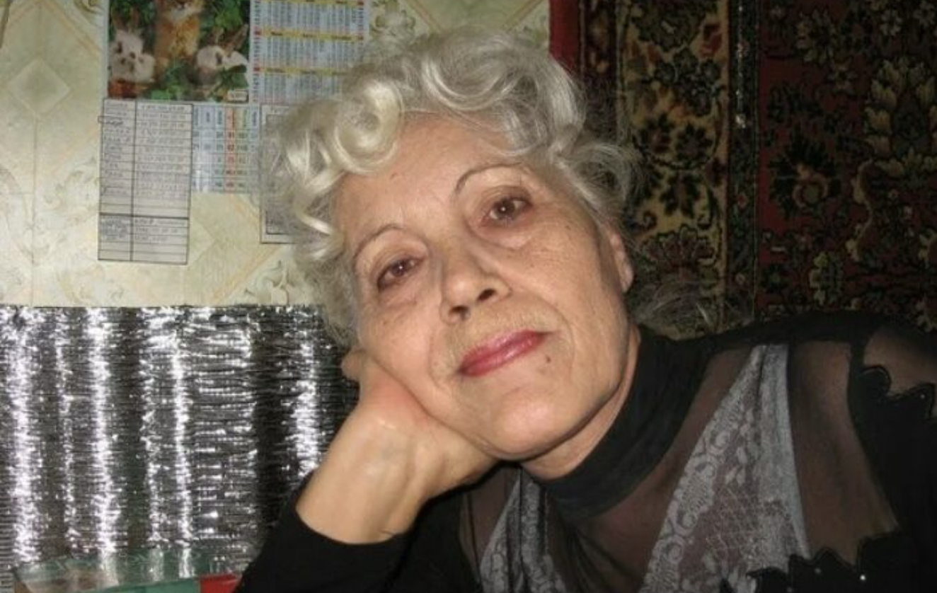 Усі шукали в моїх подарунках євро. Та їх там не було. Набридло, що усі мене лише за гроші люблять. Та після цього діти мені бойкот оголосили – не дзвонять, в гості не кличуть. Не знаю, як далі бути!