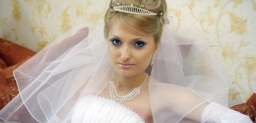 У мене чотири сестри, ми всі від різних чоловіків. Мама виходила заміж цілих 5 разів. Ось так вона народила нас, але, на жаль, знову залишилася одна. З останнім чоловіком теж розлучилася і остаточно на своєму особистому житті поставила крапку. Мама каже, що ми всі схожі на своїх батьків, але характером у неї пішли, але тільки не я. Я єдина, хто цілком схожа на свого батька, і від цього мені дуже добре на душі..