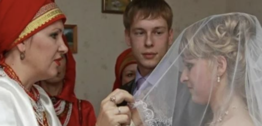 Єдиний син ошелешив нас тим, що хоче одружитися — йому ж всього 22 роки. Але ми з чоловіком вирішили, що перечити не будемо, адже ми самі свого часу одружилися дуже молодими. Чоловікові ледь виповнилося 22, а мені 19. Значить, така доля. Та й наречена нам подобалася: Мар’янка вчилася з сином в університеті в одній групі. Коли ми зрозуміли, що справа вирішено, почали готуватися до торжества. Ми вирішили, що оскільки Віктор у нас єдиний син, треба робити йому весілля. Як годиться, зібралися ми з чоловіком до батьків цієї Мар’яни, нашої майбутньої невістки, в гості. Про дівчину ми нічого не знали, так, бачили її кілька разів з нашим сином. Вона розповідала, що живе разом з мамою в селі, недалеко від нашого міста. Так що ми поїхали свататися. Про свій приїзд, майбутньої свахи ми, звичайно, попередили заздалегідь. Чоловік купив квіти, я спекла торт і ми вирушили на знайомство з майбутньою, так би мовити, сім’єю. По приїзду, перше, що нас вразило, це дуже чистий і охайний двір.