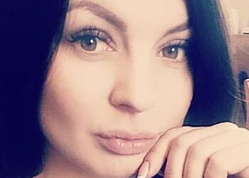 — Останній платіж, Катюшо! Все! Ми вільні! — Василь кружляв дружину по тісній кухні, щасливо сміючись. Вони щойно закрили кабальний кредит..— Тепер заживемо! Знімемо свою квартиру, поїдемо на море….