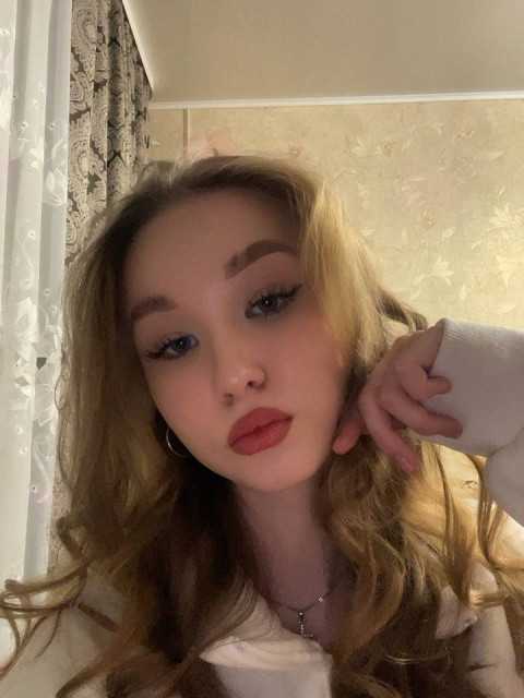 Оксана намагалася говорити з Віктором, підстерігаючи його у дворі, на що він, соромлячись, запевняв, що підтримуватиме їх матеріально, не залишить сина, просто жити тепер вони будуть у різних квартирах, а більше нічого не зміниться. Він і справді, як ні в чому не бувало, приходив, грав із Сергійком, водив його разом з Андрійком у цирк та зоопарк, на атракціони, видавав жінці гроші на утримання сина.