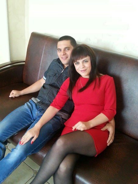 Я  вже 10-тий рік працюю в Італії. Доглядаю одну стареньку сеньйору, яка живе сама. Робота важка, але не скаржусь, бо за ці роки заробила на хату для сина Андрія і допомогла молодій родині, як могла.