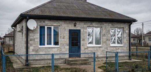 В Сашка не стало сестри Ганни. Вже наступного дня він поїхав у село, де вона жила. Хату Ганни Сашко знайшов швидко. Він глянув на будинок і дуже здивувався. Це була напіврозвалена хатинка. Як у ній могли жити люди залишалося величезною загадкою…