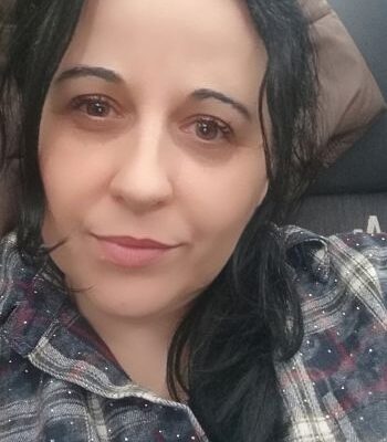 Я покосила траву 82-річній сусідці в день, коли банк забирав мій дім. А вранці поліцейський сказав: “Вона залишила вам дещо перед смертю”…і че рез 4хв жінка була вшоцівід несподіванки.