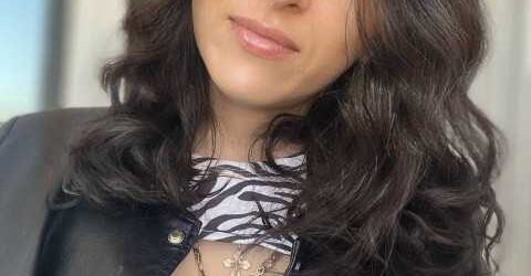 Вона тоді подумала: «Погано в домі без господаря, та й хлопцям батько потрібен», — не стала його проганяти. Сашко був хорошим, добрим. І на роботі мав хорошу репутацію, його там вважали непитущим. А він прикладався до чарки з п’ятниці до понеділка. А як прийме на душу, то розпускає руки. Вона терпіла. Він почав ображати хлопчиків. Тоді-то вона його й вигнала. А вже потім дізналася, що чекає дитину.