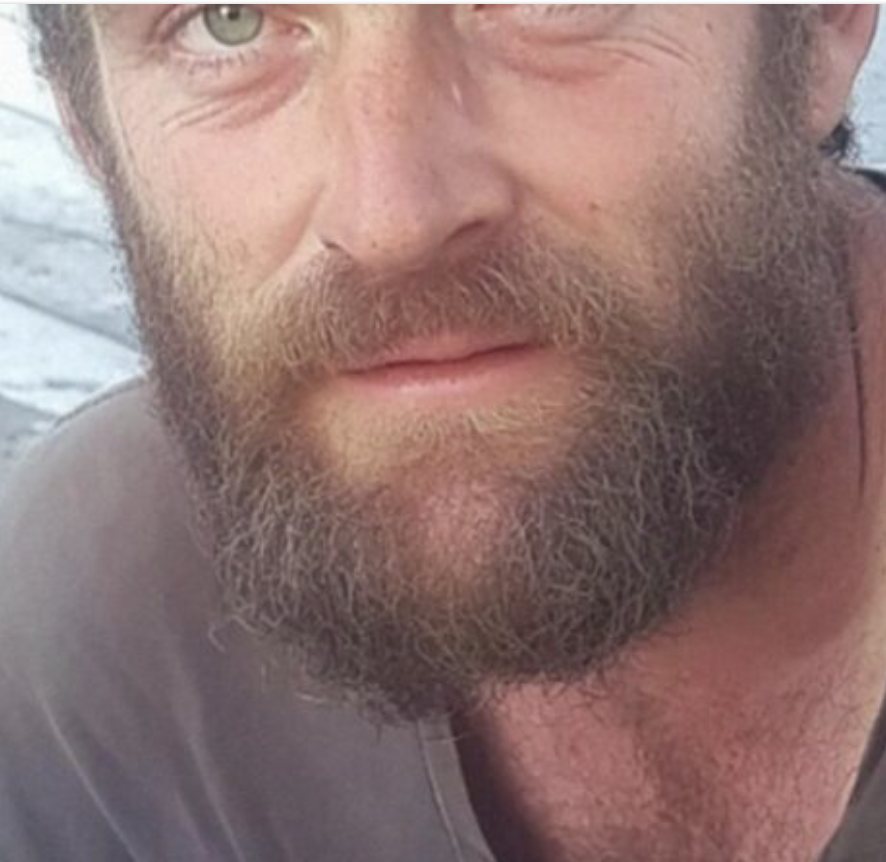 Коли я запропонувала одружитися безхатченку, мені здавалося, що я все продумала. Це виглядало як ідеальне рішення, щоб задовольнити батьків Але я й гадки не мала, що через місяць, буду« приголошмена»..