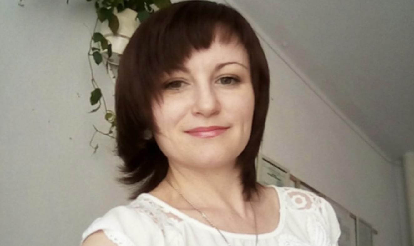 Я вийшла заміж, коли мені було 17, А моєму обранцеві – 28. У 18 я вже була ваrітна. У нас наро дився прекрасний, здоровий син. Я була найщасливішою на світі. Думала, що я зірвала куш, адже за людиною, старшою мене на 11 років, я відчувала себе, як за кам’яною стіною. Так було тільки напочатку. Потім у мене почалася низка жахливих свароk і сkандалів, але не з чоловіком, а з його мамою. Вона…