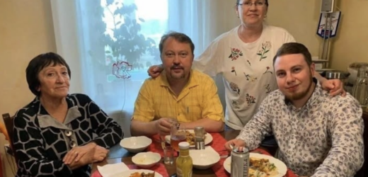 На ювілеї свекрухи, Людмили Іванівни, якій виповнилося 70 років, все почалося досить скромно. На свято були запрошені тільки близькі: сини з дружинами. Я вирішила допомогти в організації свята – спекла святковий торт, приготувала лаваші та кілька закусок, адже за професією я кондитер та працюю в пекарні. Ми з чоловіком Ігорем трохи затрималися через пробки і прийшли останніми. Коли увійшли до будинку, я звернула увагу, що мої страви вже стояли на чільному місці на столі. На відміну від цього, інші невістки, Марина та Надія, принесли лише готові салати з супермаркету, явно не обтяжуючи себе приготуванням. Я здивувалася: для свекрухи цей ювілей був значною подією, і, як на мене, варто було докласти більше зусиль. Ми привітали іменинницю, вручили подарунок та промовили тост.