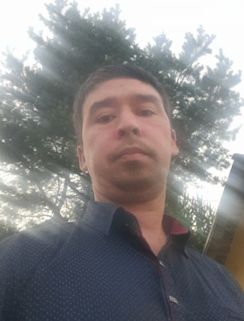 Ігорю чого ти подарував мені штучні квіти.Людо, ти ціни на живі квіти бачила? Зараз хороший букет коштує три тисячі гривень, а через кілька днів зів’яне, і ти просто викинеш його. Уявляєш, три тисячі за сміття? А ці троянди стоятимуть вічно.