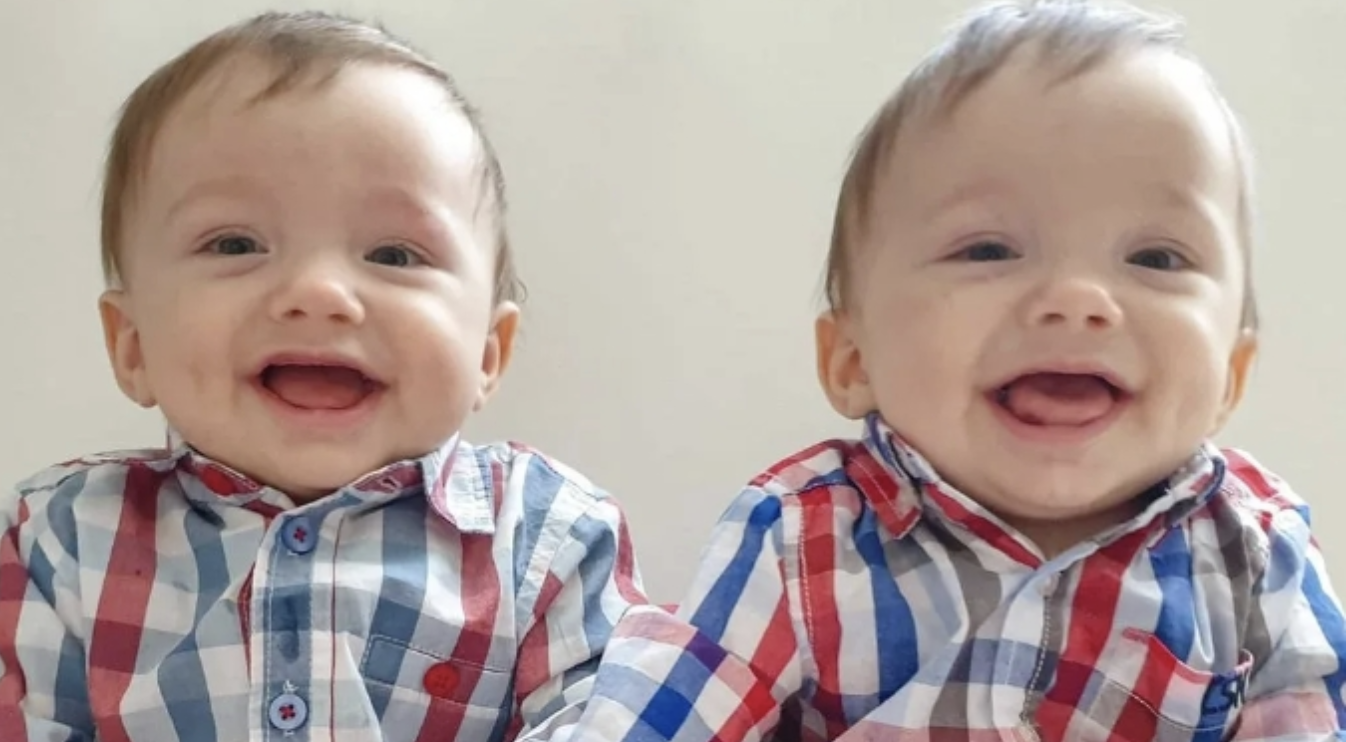 Людмила і її чоловік Іван з нетерпінням чекали появи двiйнят. Після того, як на У З Д дізналися, що буде хлопчик і дівчинка, то купили дітям рожевий і блакитний комплекти одягу на випiску. Ось настав день по л0гів і жінка нар0дила здорових двійнят. Вона була дуже щасливою і уявляла, як забере дітей додому. Ме дсестра перед випискою забирала дітей на огляд, а коли принесла і віддала дітей Людмилі, то жінка зблідла. — Ви принесли мені чужих дітей. — Не може бути!