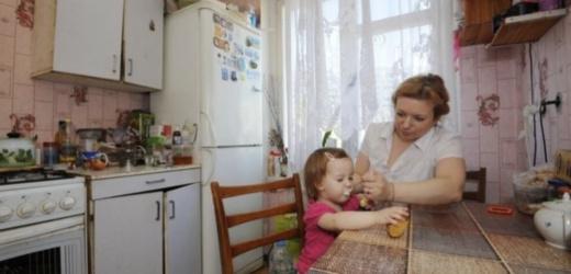 Приїжджати до свекрухи до села мене ніколи не приваблювало, насамперед тому, що у всьому, чим ми володіємо, ми з чоловіком покладалися на свої зусилля та підтримку моєї родини. Наша квартира дісталася нам від моєї тітки, коли мої свекри вклали значні кошти у свою дочку, залишивши нам мінімальну фінансову допомогу. Ця нерівність стала очевидною, коли вони збудували для дочки окремий будинок, а підтримка нам обмежилася скромними подарунками на день народження.