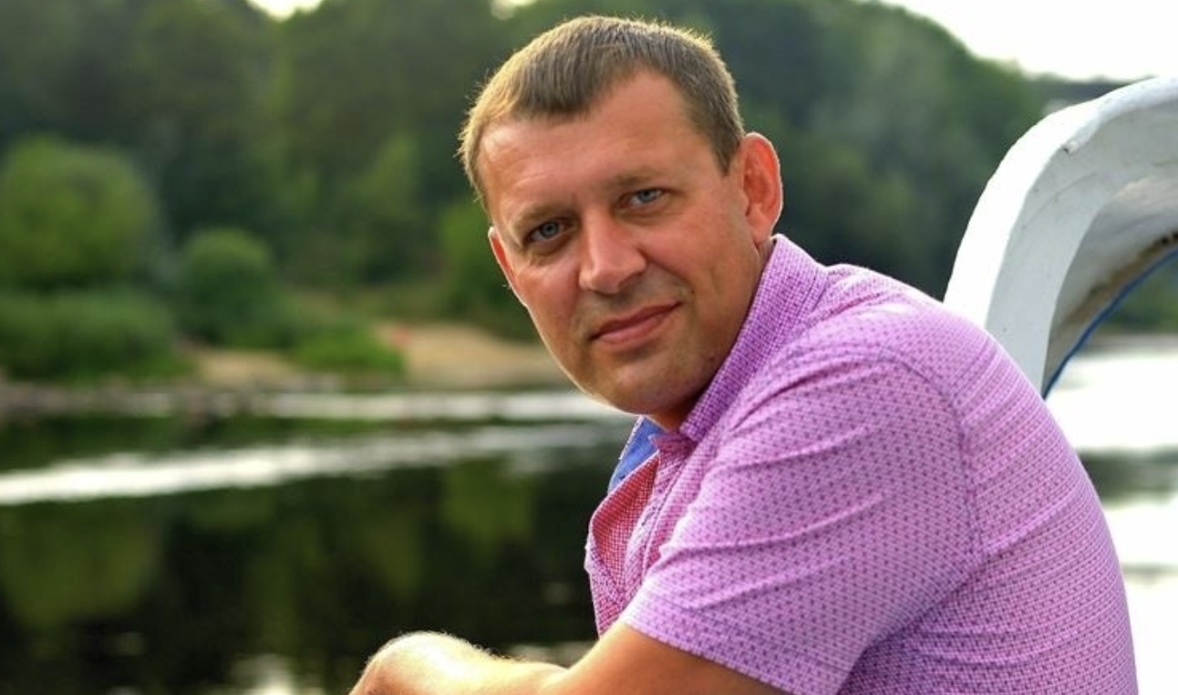 Після семи років шлюбу я зіткнулася з болючим усвідомленням того, що мій чоловік мені невірний. Незважаючи на мої зусилля підтримувати відкриті та цікаві стосунки, його пізні повернення з роботи під час відпустки – коли наші діти були у дитячому садку – викликали у мене підозри. Я вдалася до встановлення прихованої камери, щоб з’ясувати правду, яка підтвердила мої побоювання: він приводив додому іншу жінку.