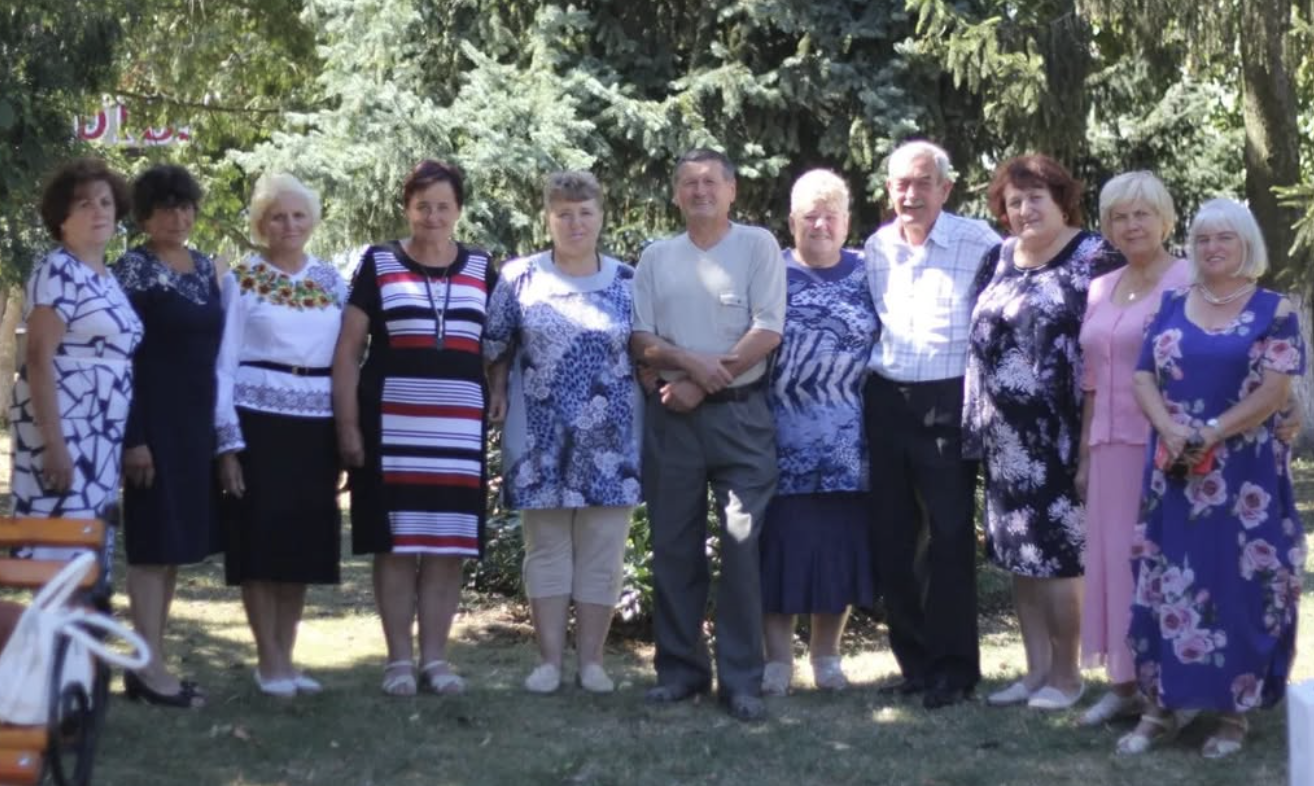 Нещодавно зустрічалась із колишніми одногрупниками. 25 років після закінчення університету, як не як. Якби ж я знала чим все це закінчиться, ніколи б не пішла. Не уявляла, що люди з якими я навчалась кілька років стануть такими. Сподіваюсь ви мене зрозумієте.