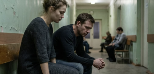 Я випадково зустрів колишню дружину в лікарняному коридорі… те, що я дізнався потім, перевернуло моє життя Після розлучення минуло трохи більше двох місяців. Життя наче пішло далі, але всередині залишалася дивна порожнеча. Ми розійшлися спокійно, без скандалів і криків. Просто в якийсь момент зрозуміли, що стали чужими. Вона зібрала речі, подивилася на мене тихо і сказала…