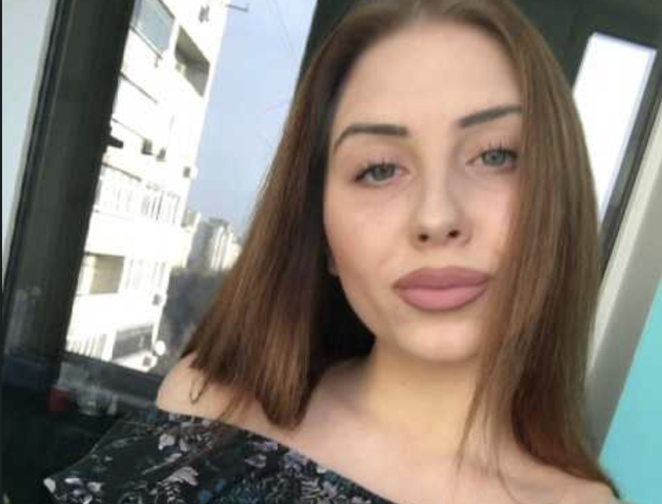 Приїхала до сина, а йому 28 років, без попередження і застала в його квартирі незнайому жінку, якій років 45, у моєму халаті…