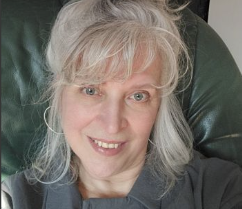 Чоловікова мама щодня о сьомій ранку.. –добрий ранок, сонечко! –Хто рано встає, тому Бог дає! Сил тепріти це не було.. У пам’яті спливла стара мудрість, яку колись казав батько.. і Настя нероздумуючи набрала номер матері чоловіка.У слухавці на мить запанувало «розгублене» мовчання. Але я ще не знала з ким зв’язалася..