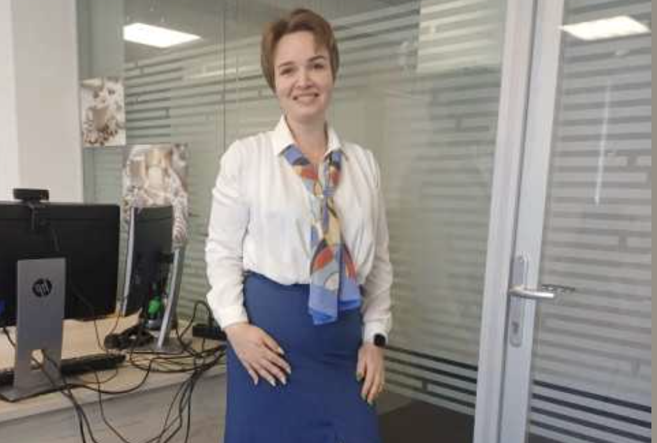 Алла! У нас радість, – урочисто почала мама розмову по телефону, – Олег, здається, знайшов роботу! Офіс поруч з будинком, зарплата – мрія! Ось. На співбесіду сьогодні пішов. Чекаю. Повинні взяти!