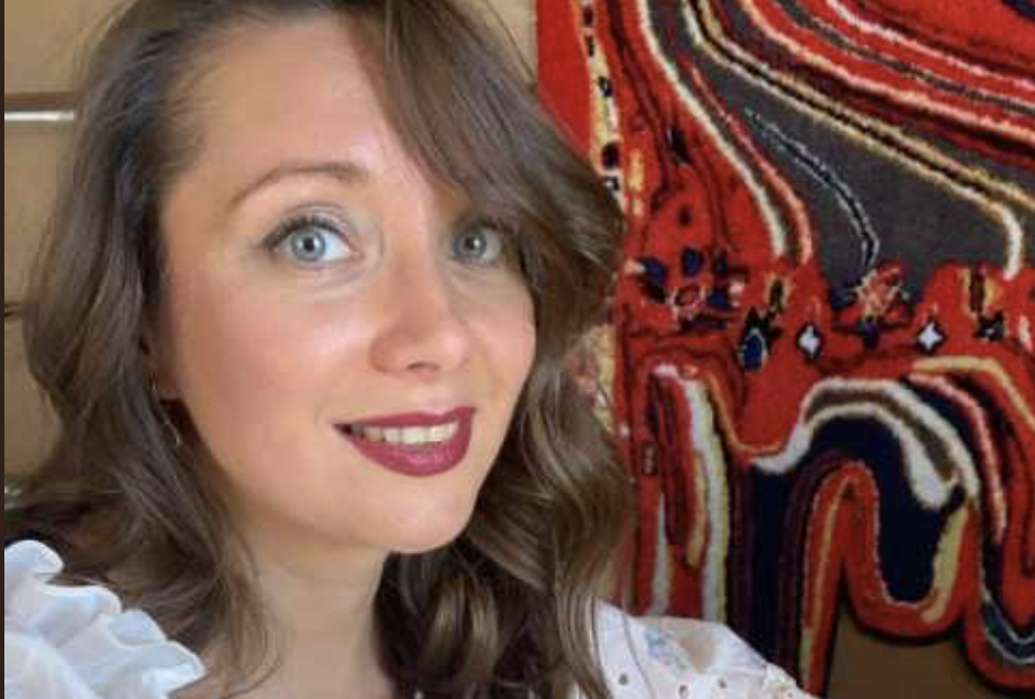 Того року родина Віті й Наді трималася хіба що на чесному слові, бо грошей у хаті не було від слова «зовсім». Віктор лишився без роботи ще з осені — скоротили на заводі, де він п’ятнадцять років гнув спину коло верстата.