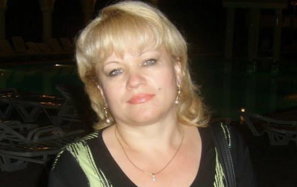 Мамо, серйозно? Навіщо цей будинок? Тобі 58! Ти що, жити там сама будеш? Чому зі мною не порадилась? Ми тут у однокімнатній квартирі тіснимося, а ти басейни собі будуєш!