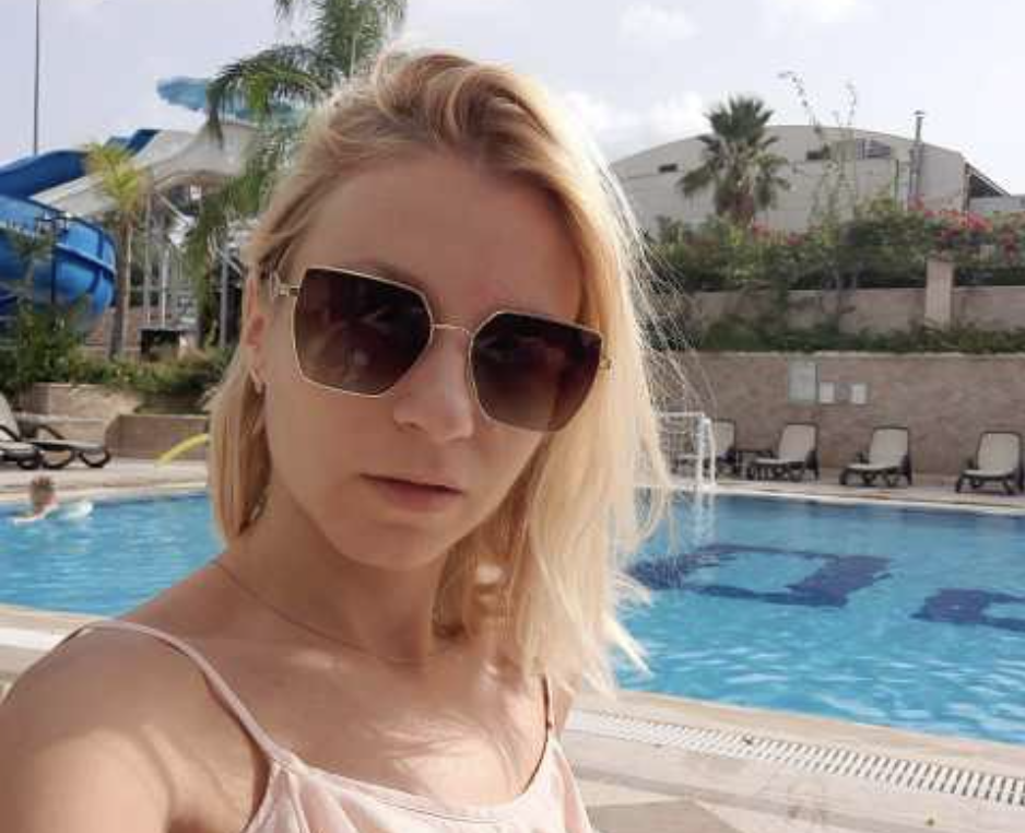 Оля… Ми розлучаємося! Оля, ти чуєш? Він уникає мене… Що мені робити? Що мені робити, скажи… О Боже… – Іра плакала в трубку так, що подруга ледве змогла зрозуміти, що вона каже.