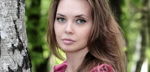 Одружилася я в 27 років, для мого чоловіка  це був другий шлюб, першої дружини не стало через нещасний випадок. На розписку його батько не прийшов, взагалі не хотів зі мною знайомитися, а матір померла вже давно. Я не розуміла, чому батько чоловіка не приймає мене, але вирішила не пхати свого носа. Через рік спокійного сімейного життя, я дізналася, що при надії.